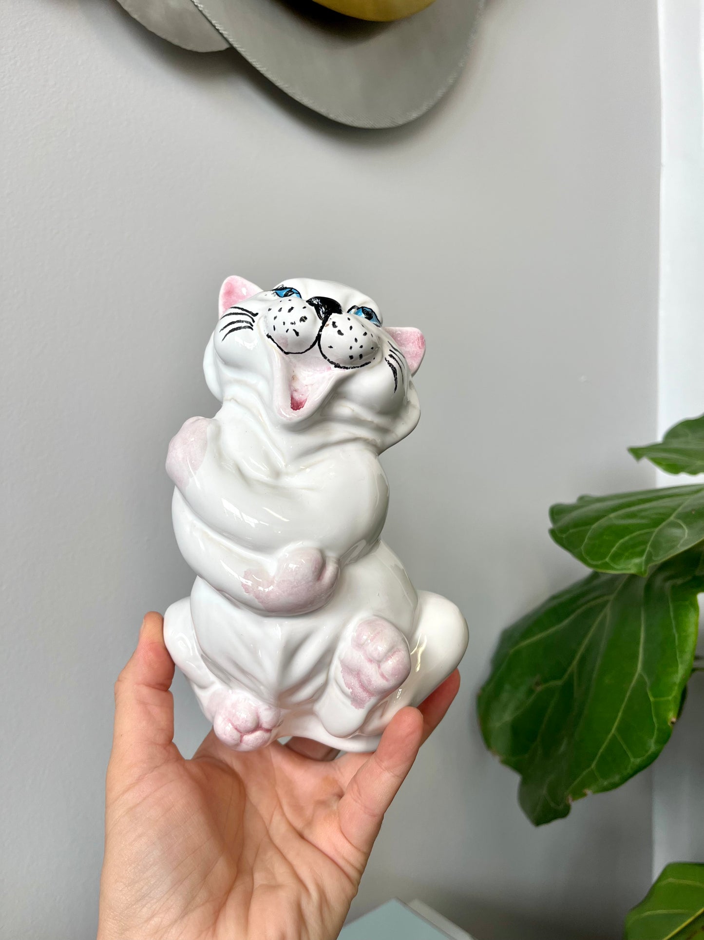 Vintage 1978 Italian Ceramic Laughing Cat Figurine