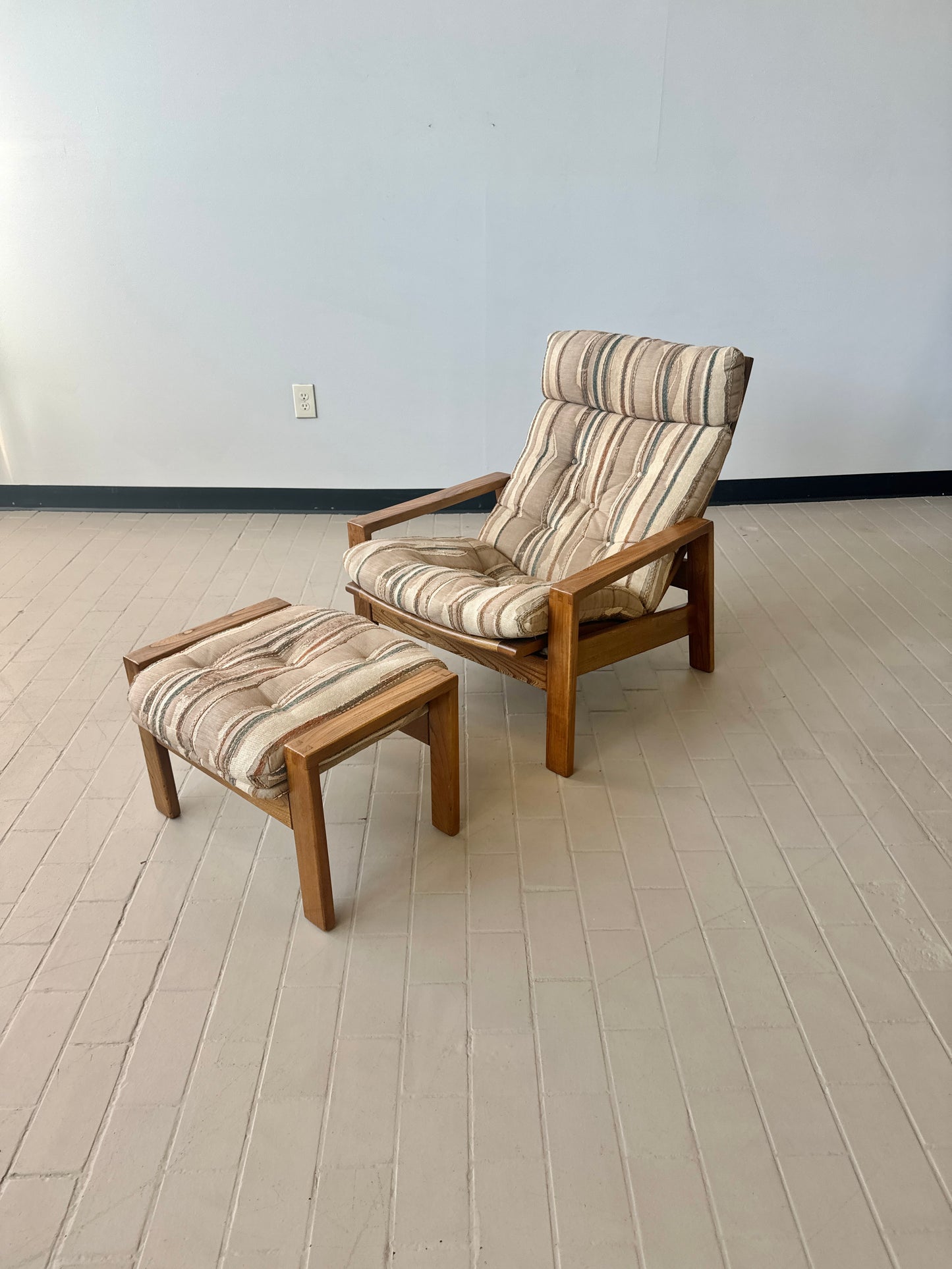 Mid-Century Modern Design Environment Adjustable Reclining Lounge Chair and Ottoman