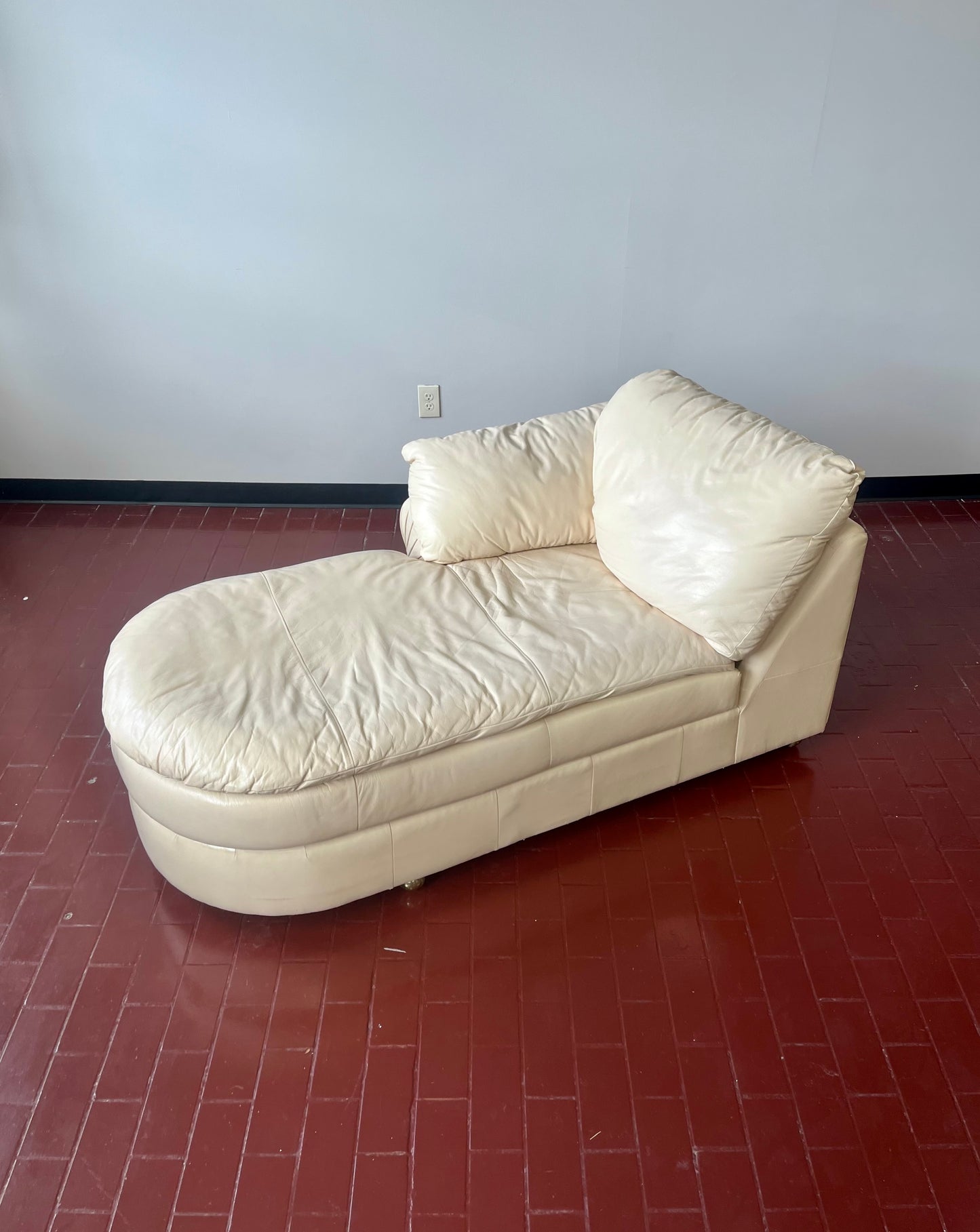 Vintage 1995 Italian Cream Leather Chaise Lounge