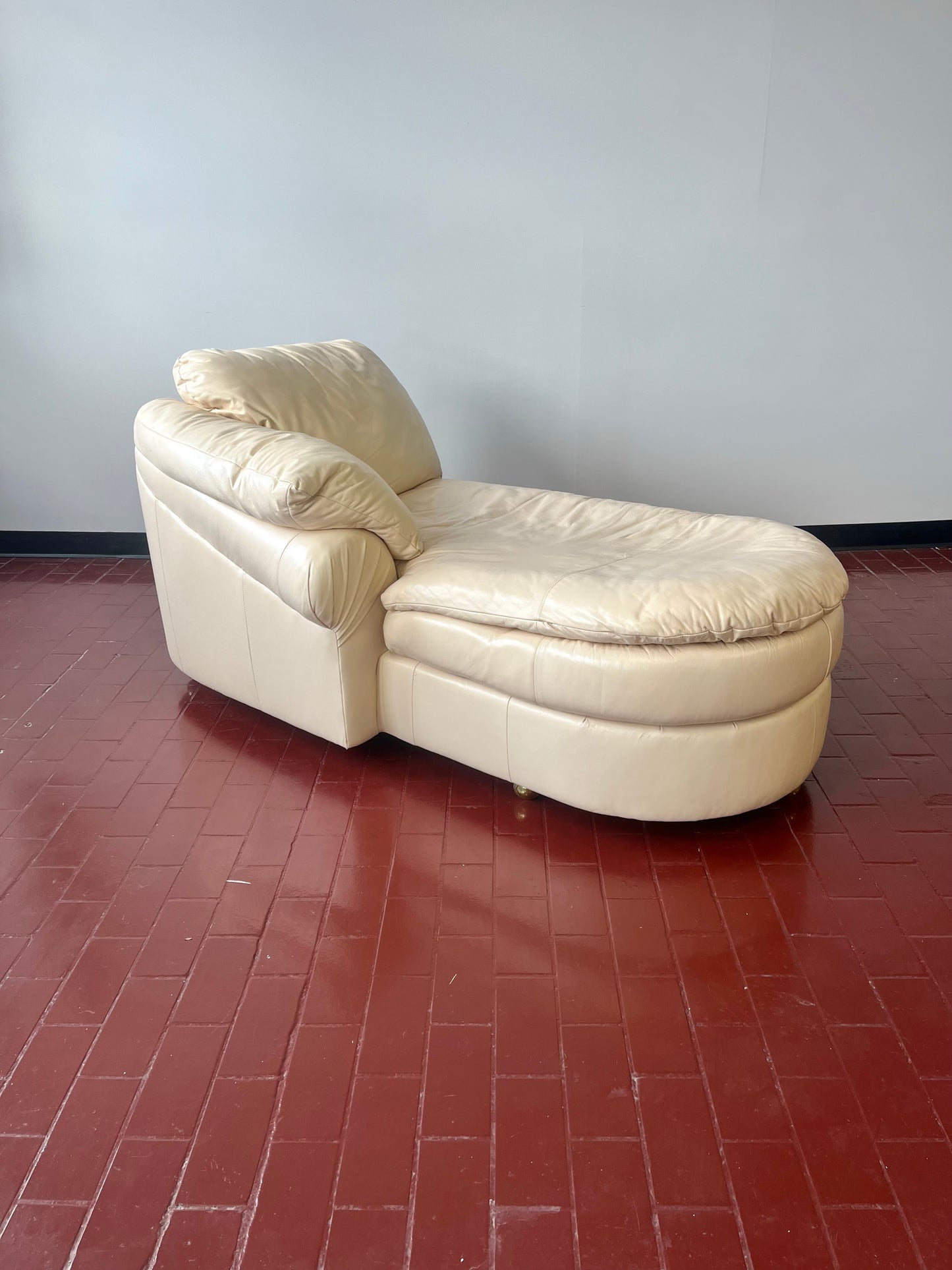 Vintage 1995 Italian Cream Leather Chaise Lounge