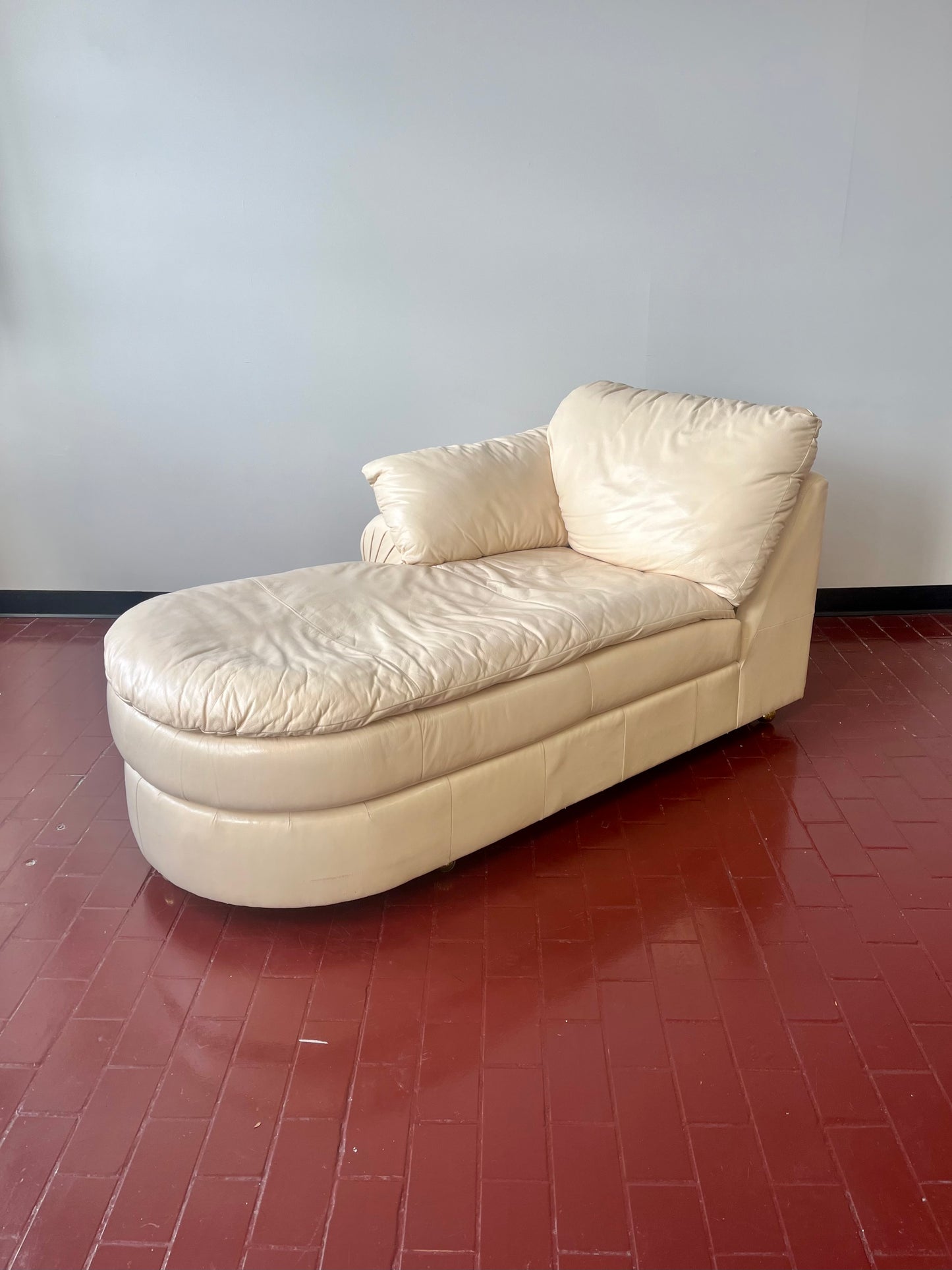 Vintage 1995 Italian Cream Leather Chaise Lounge