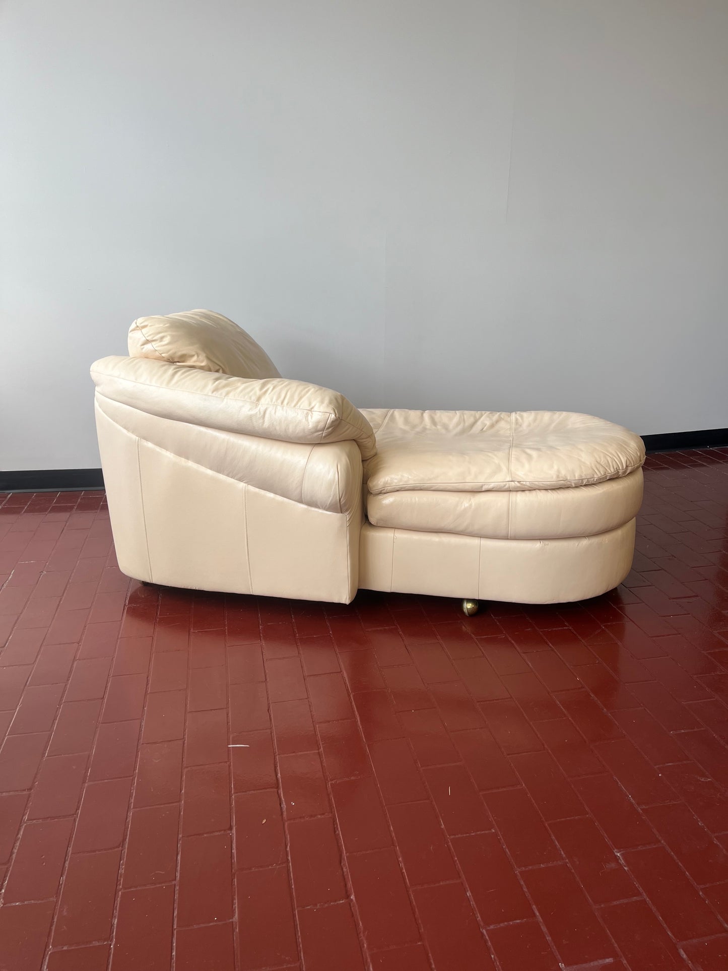 Vintage 1995 Italian Cream Leather Chaise Lounge