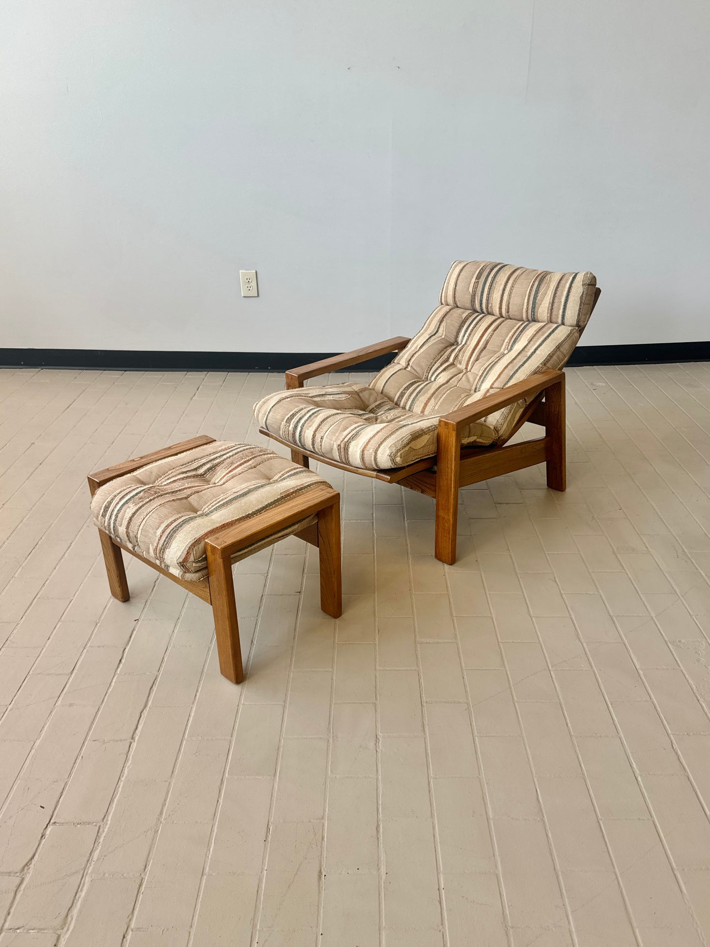 Mid-Century Modern Design Environment Adjustable Reclining Lounge Chair and Ottoman