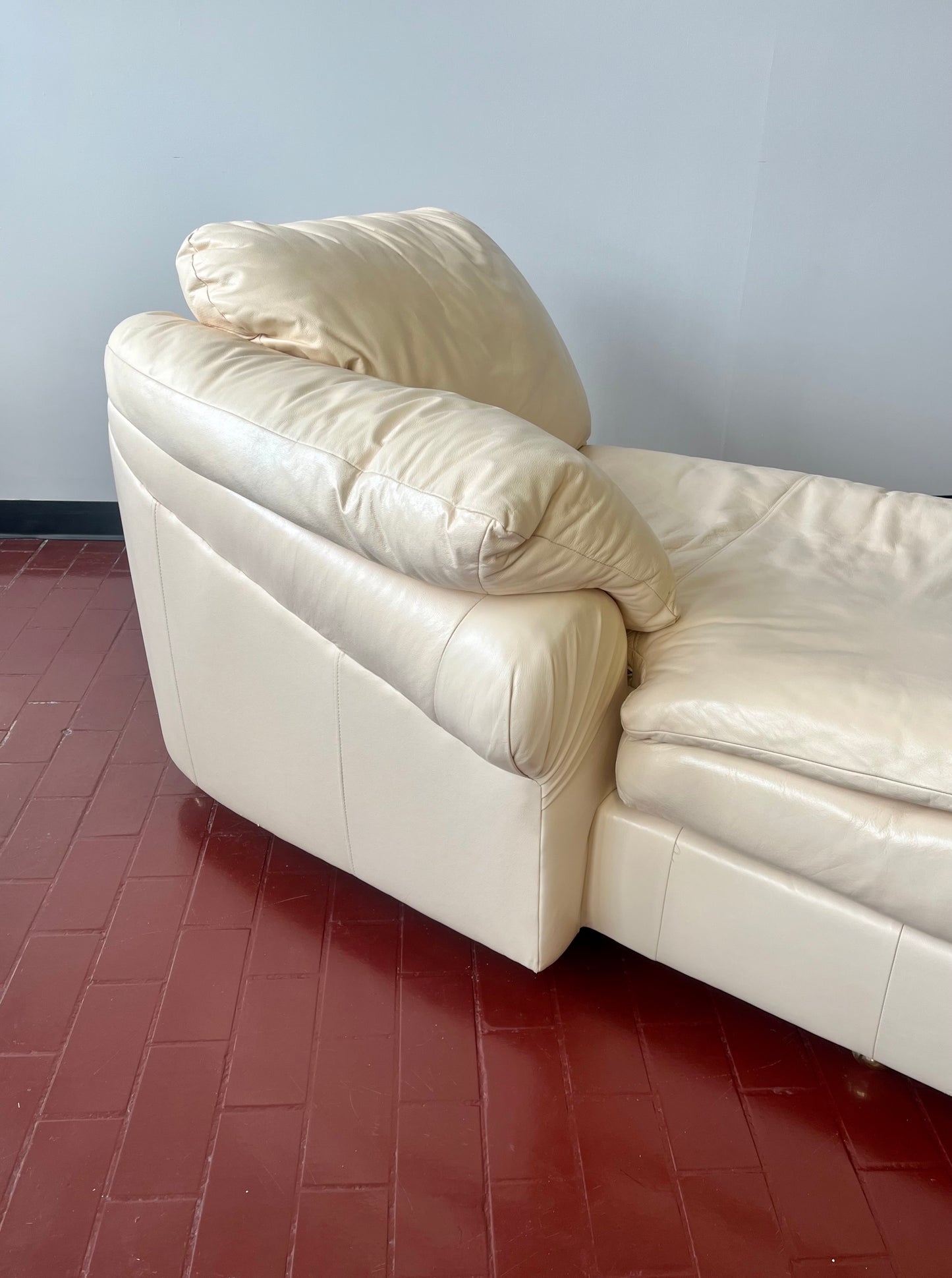 Vintage 1995 Italian Cream Leather Chaise Lounge